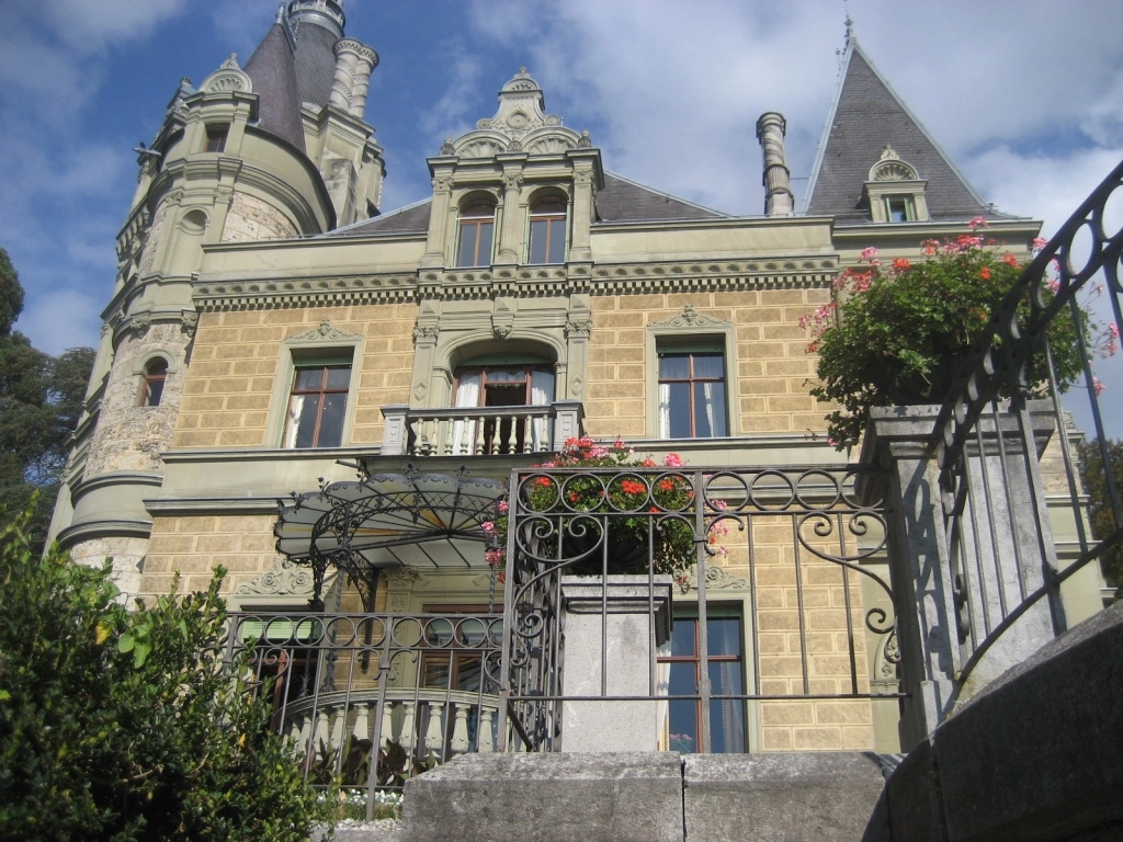 201526 Schloss Hünegg Hilterfingen Bild 1*