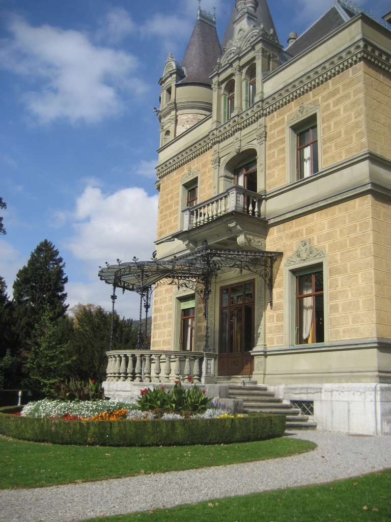 201526 Schloss Hünegg Hilterfingen Bild 1*