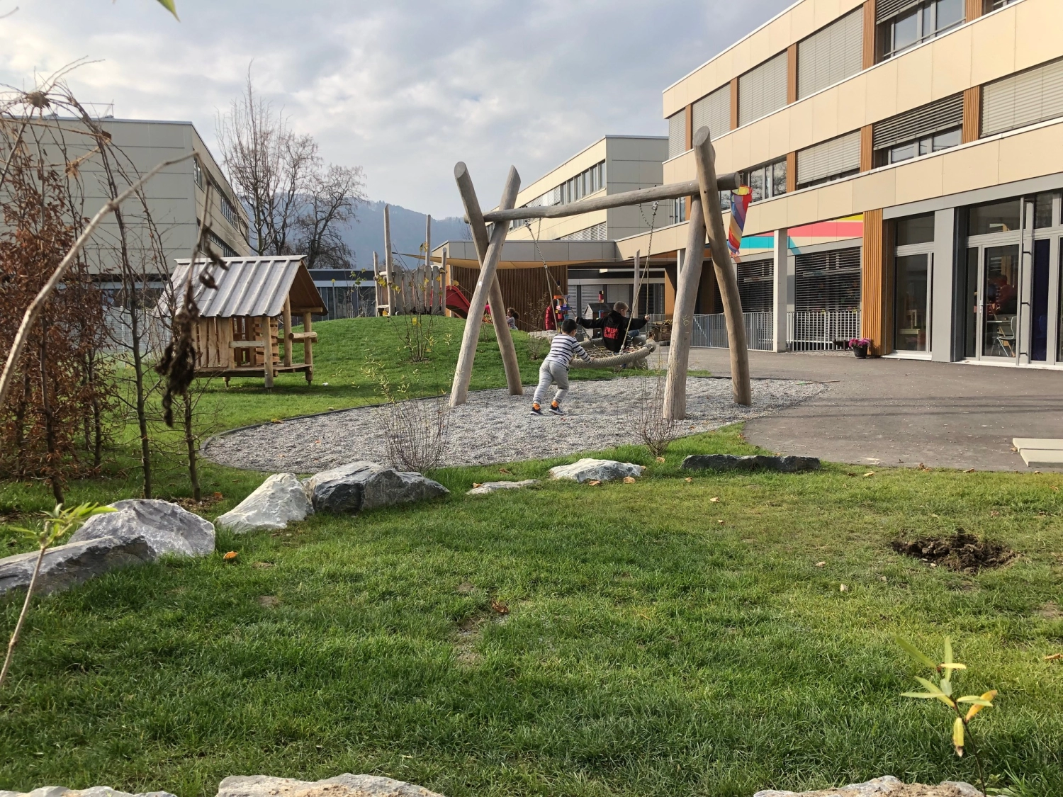 201627 Schulhaus Schlossmatt Münsingen Bild 1*